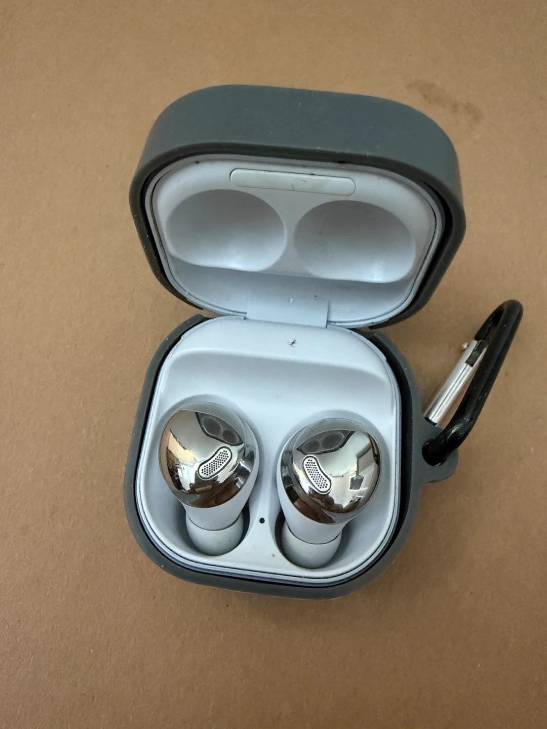 Samsung Galaxy Buds Pro with case - photo 2