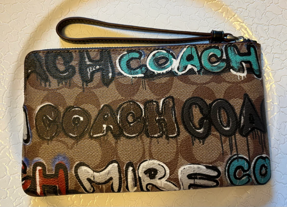 ✨✨Coach Wristlet Pouch Graffiti Print - photo 2