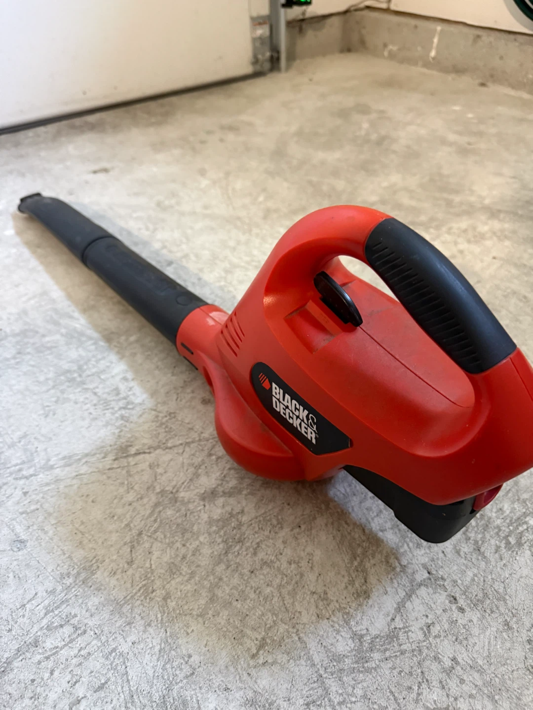 Black & Decker Type 5 18V DC Leaf Blower - photo 2