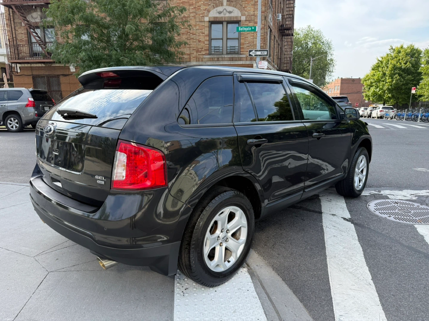 Black Ford Edge SEL SUV - photo 4