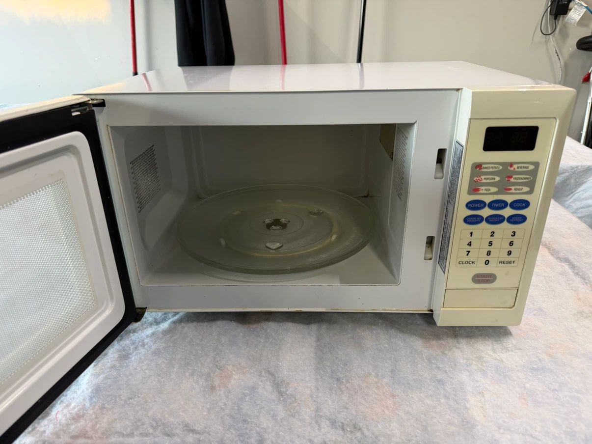 Danby Microwave DMW902W
