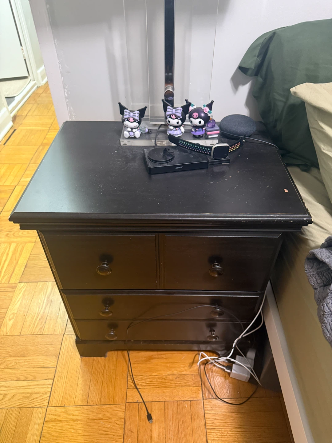 Black dresser and two nightstands set/seperate - photo 2