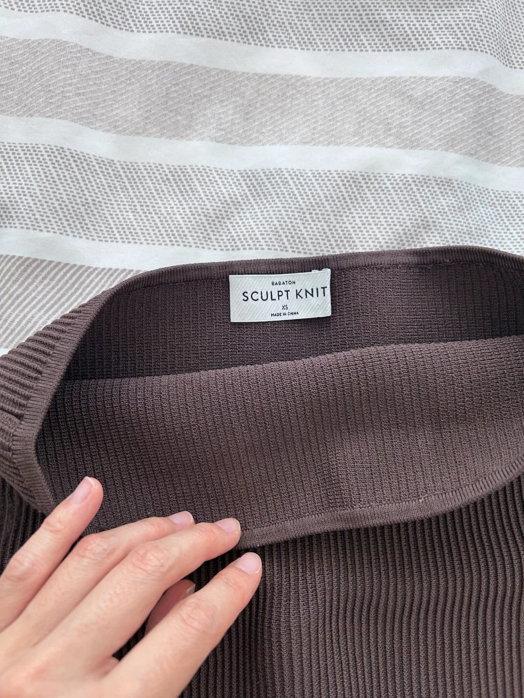 Aritzia babaton sculpt knit top size XS mocha brown - photo 2