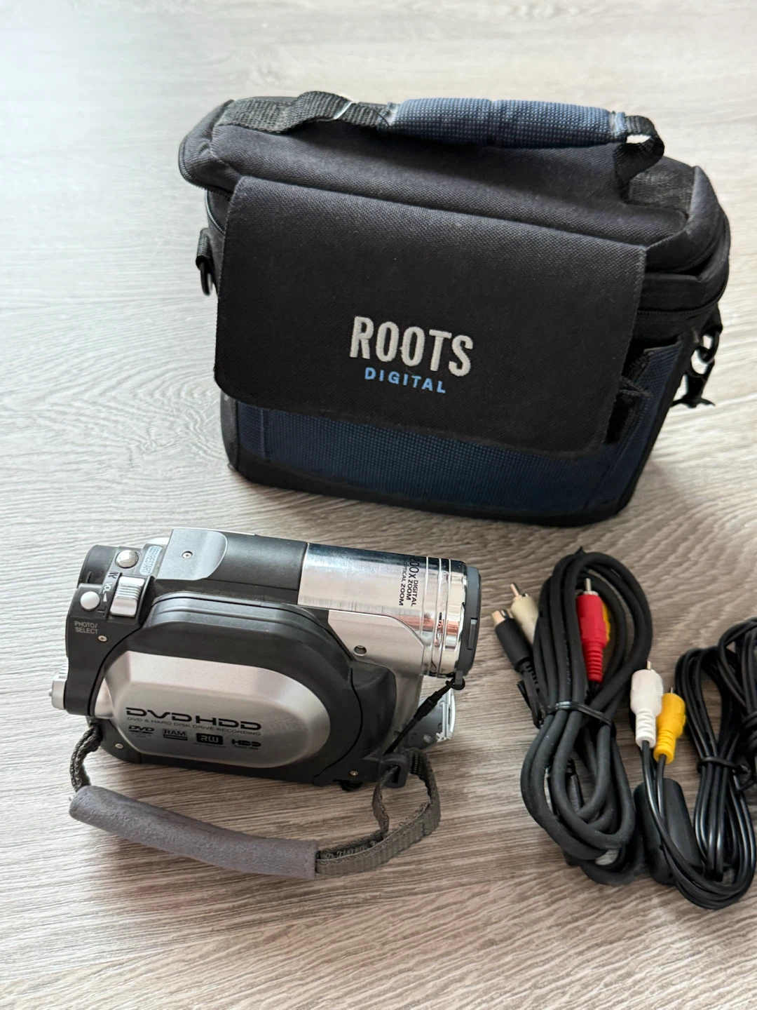 Hitachi DZ-HS300A DVD Hybrid Camcorder with 25x - photo 3