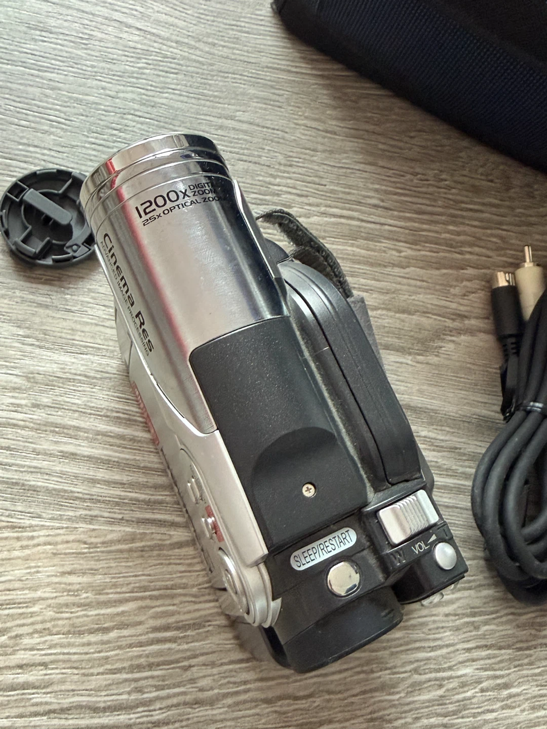 Hitachi DZ-HS300A DVD Hybrid Camcorder with 25x - photo 4