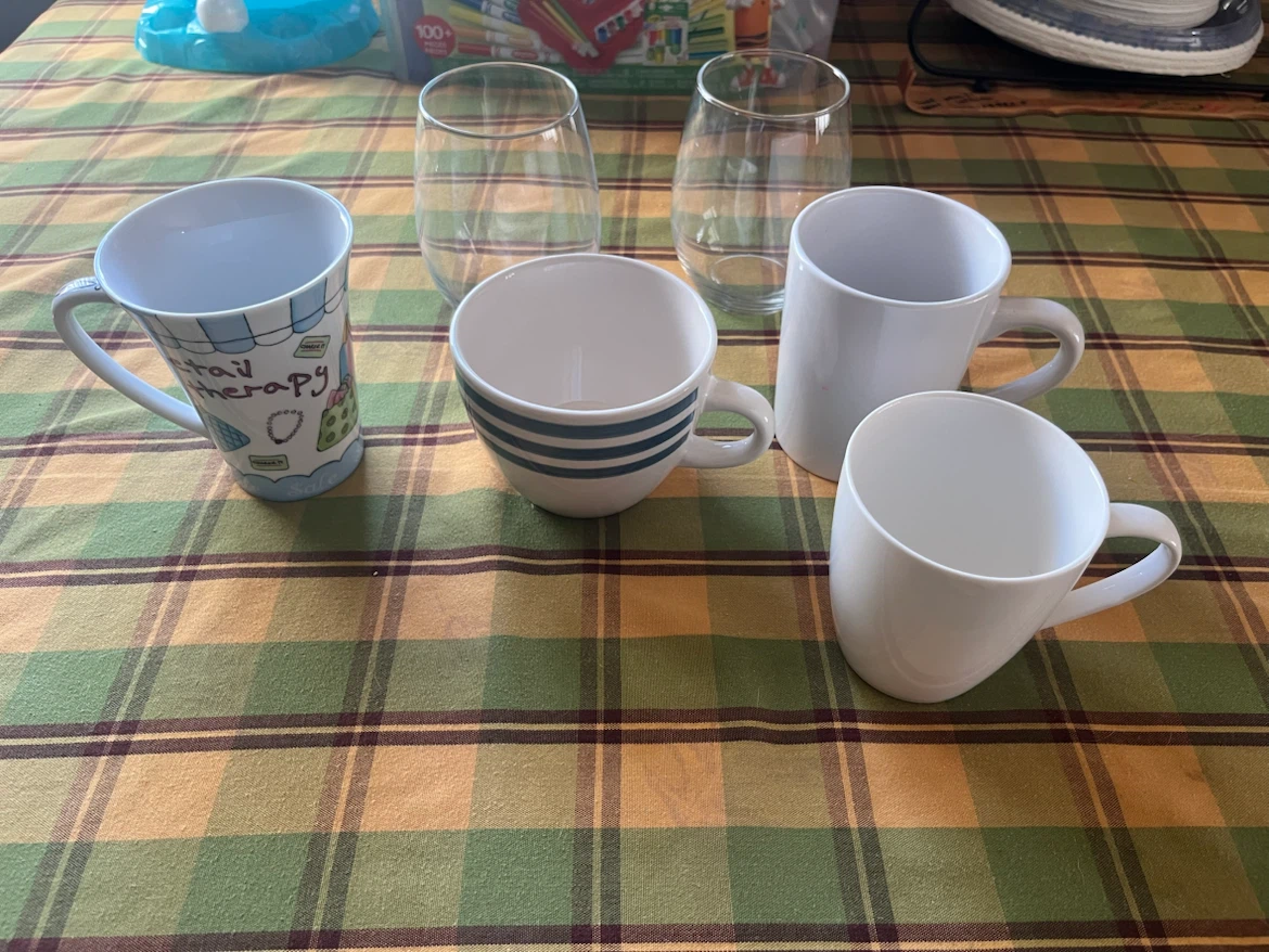 Mugs and glass cups