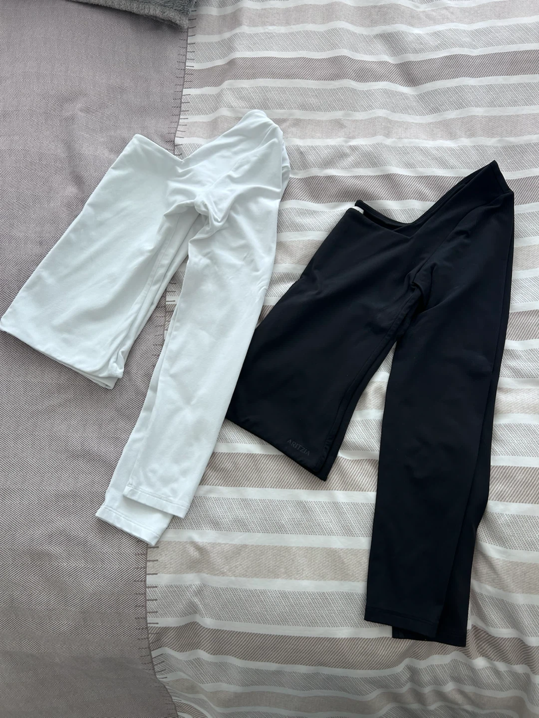 Aritzia Original Contour Squareneck Longsleeve