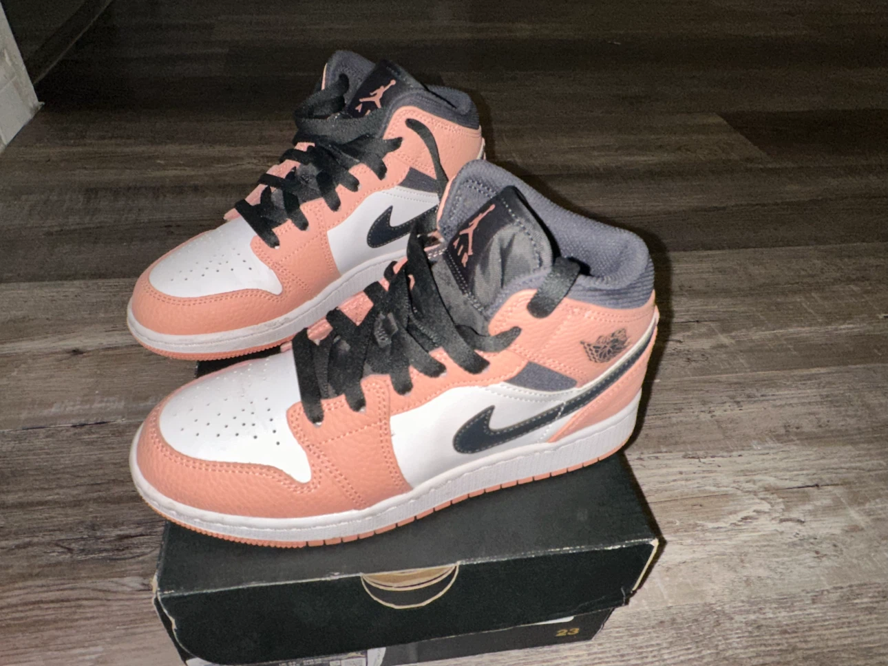 Jordan 1 Mid SE GS 'Light Arctic Pink' - photo 3