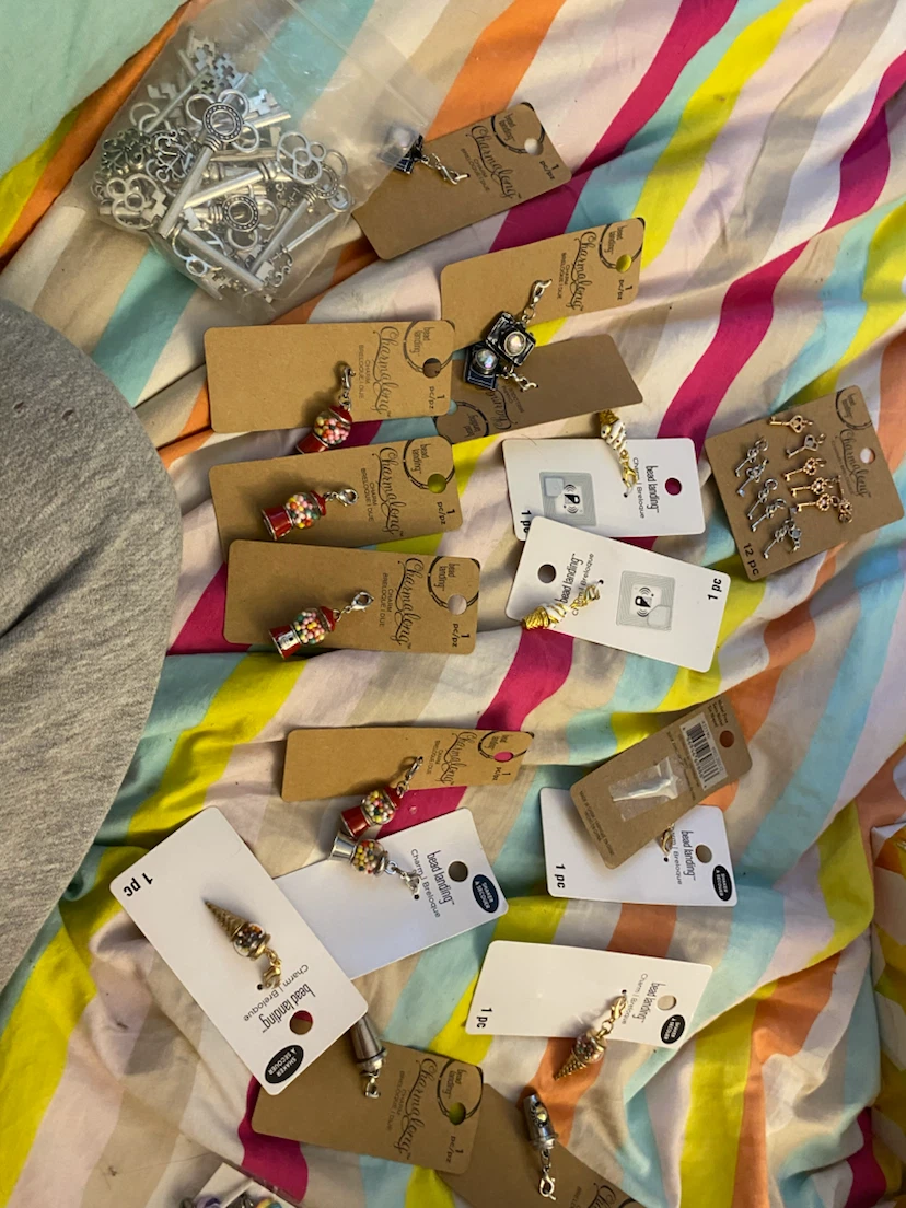Lot of 16 charms plus keys for crafting