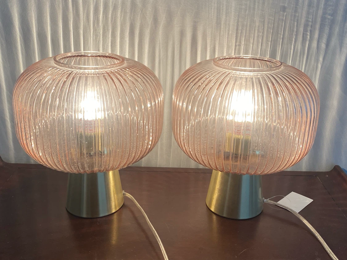 Pair of Pink Ribbed Glass Table Lamps with Brass Base - photo 2