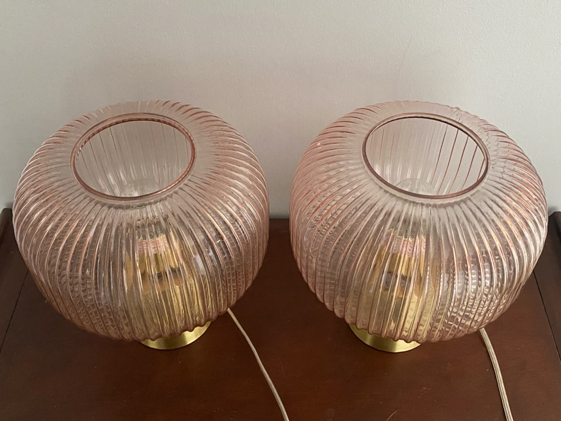 Pair of Pink Ribbed Glass Table Lamps with Brass Base - photo 3