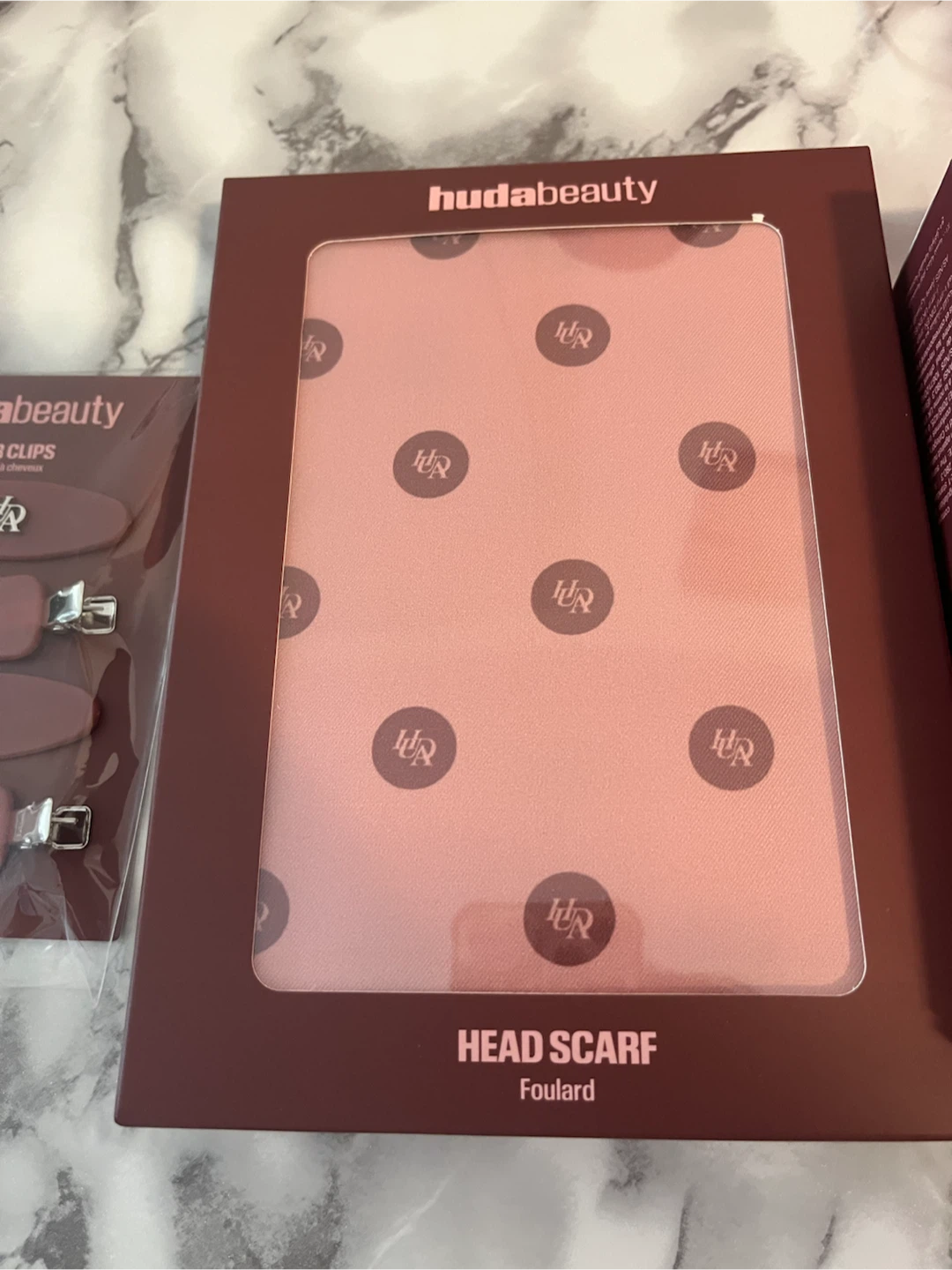 Huda Beauty accessories and makeup - photo 2