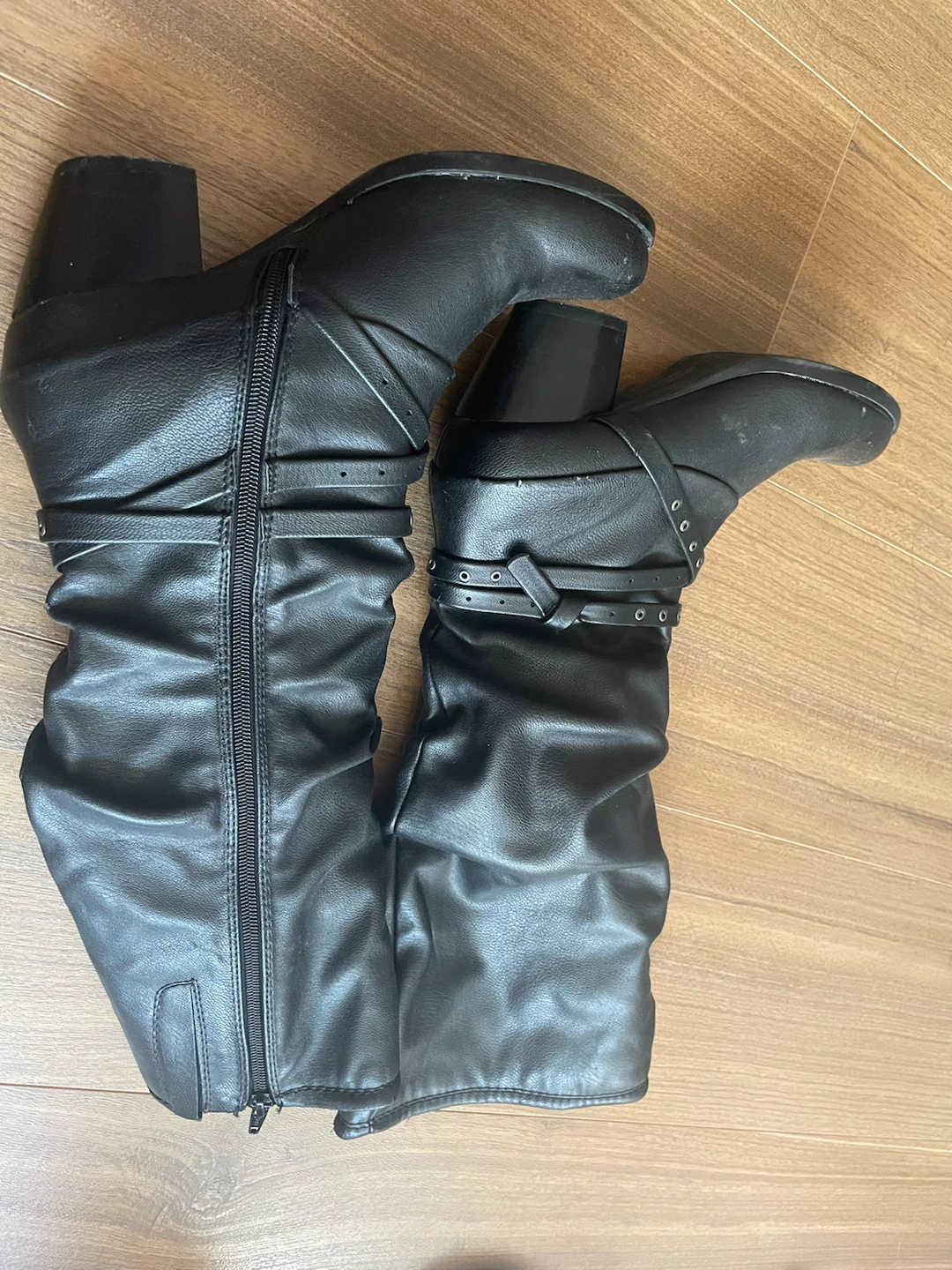 Black slouch boots with buckle detail - photo 2