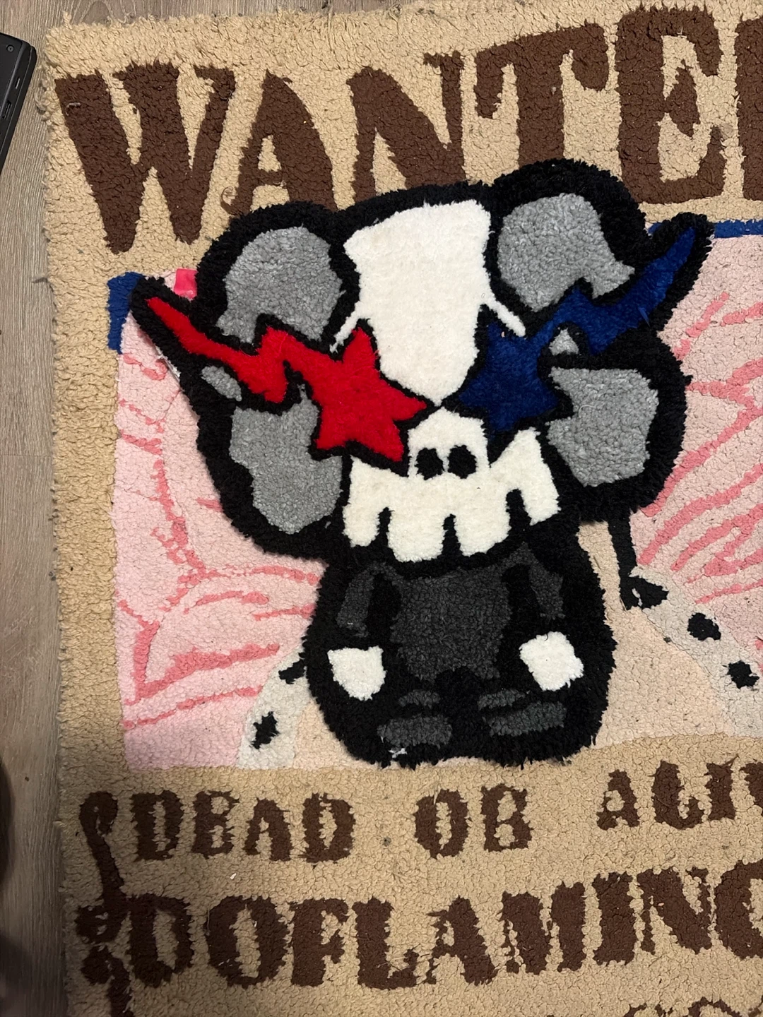 Small skull face rug