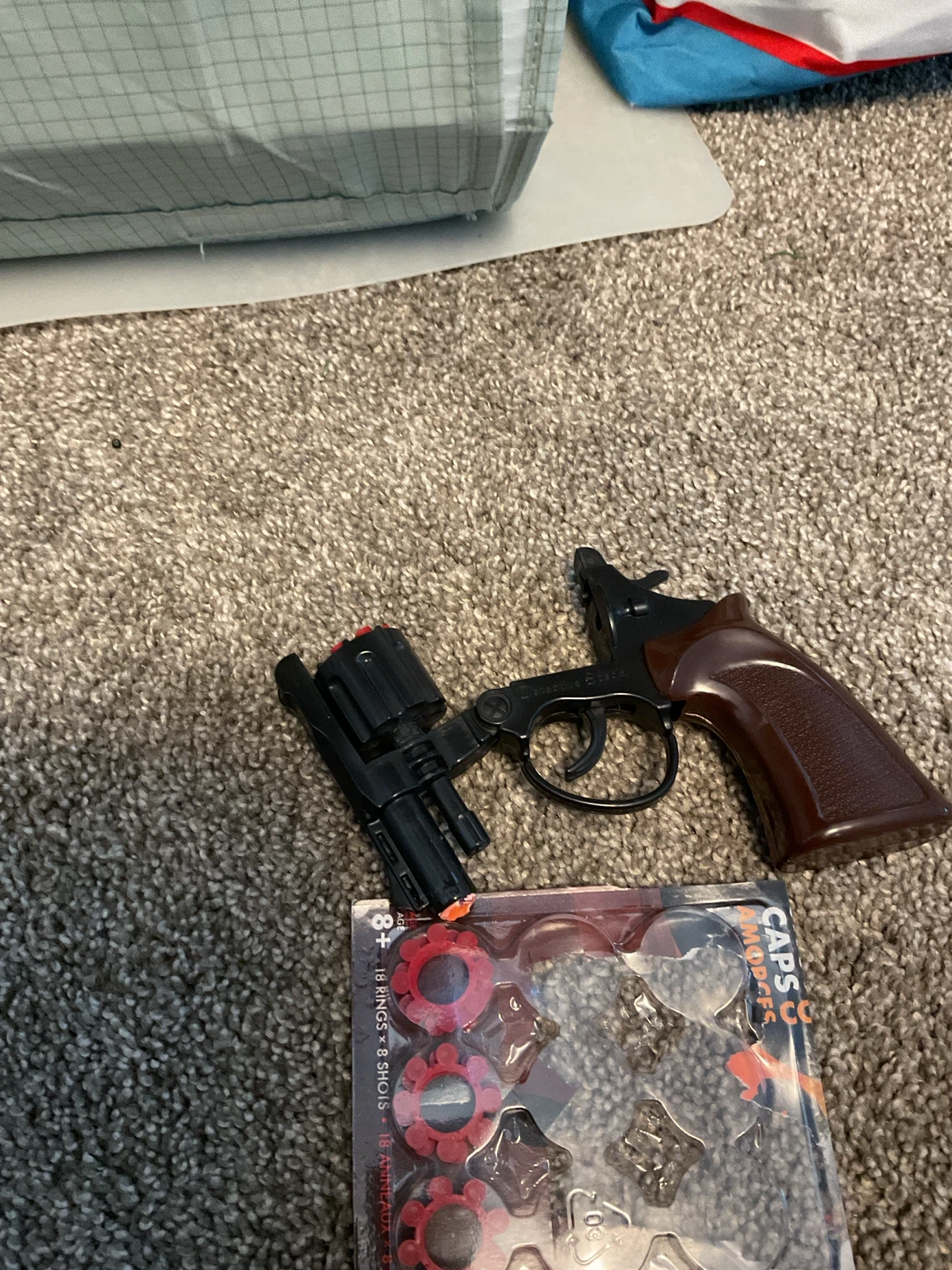 Cap gun with Caps - photo 2
