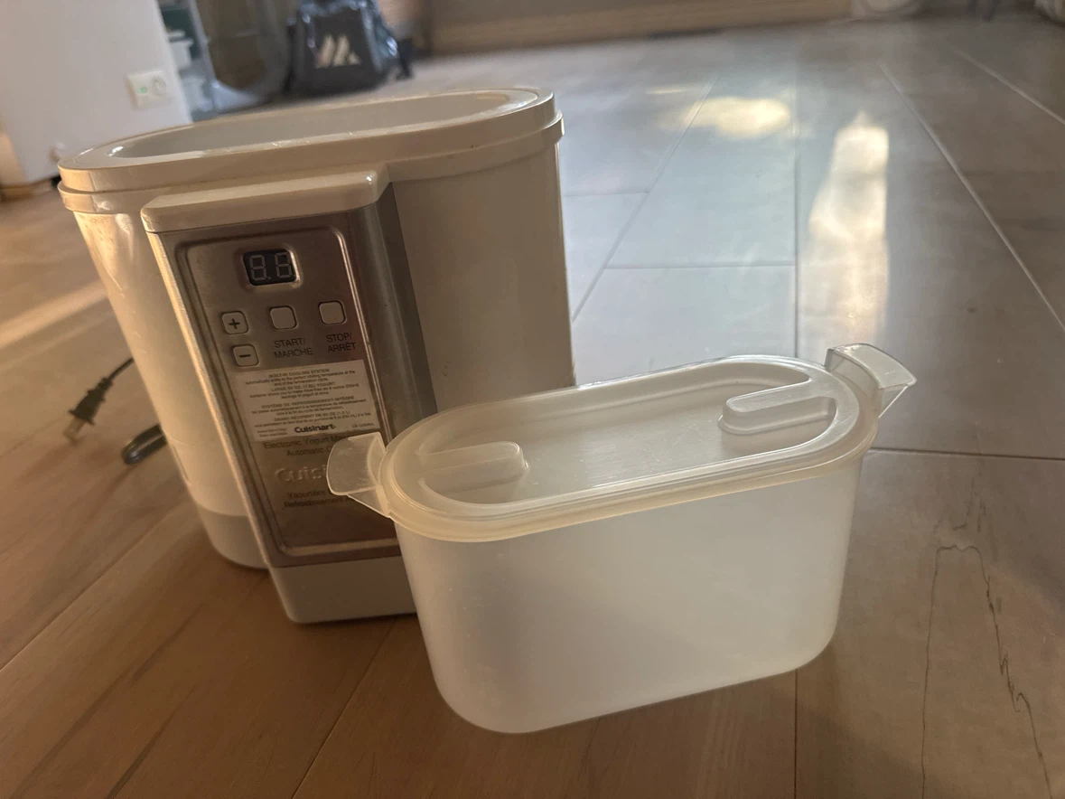 Cuisinart Electronic Yogurt Maker with Automatic Cooling - photo 2