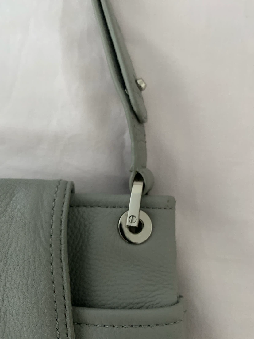 Liz Claiborne Leather Shoulder Bag - photo 3