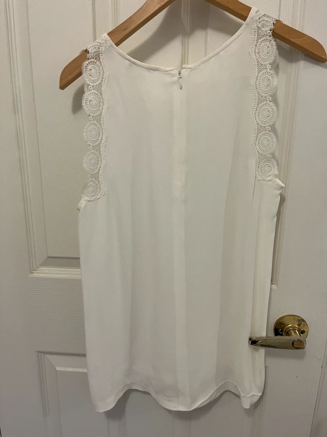 Club Monaco Women's White Sleeveless Top with Lace Detail - photo 2