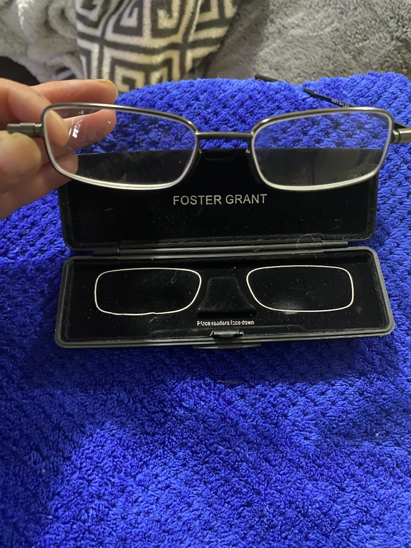 Foster Grant Reading Glasses with Case - photo 2
