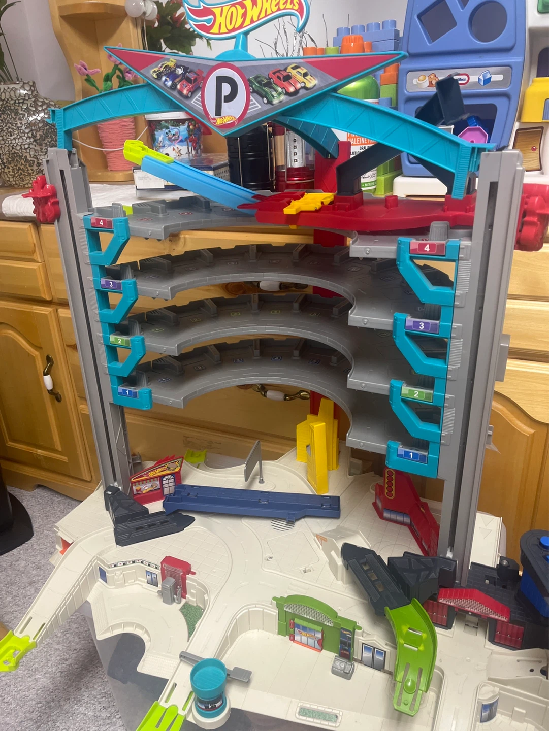 Hot Wheels Multi-Level Garage Playset