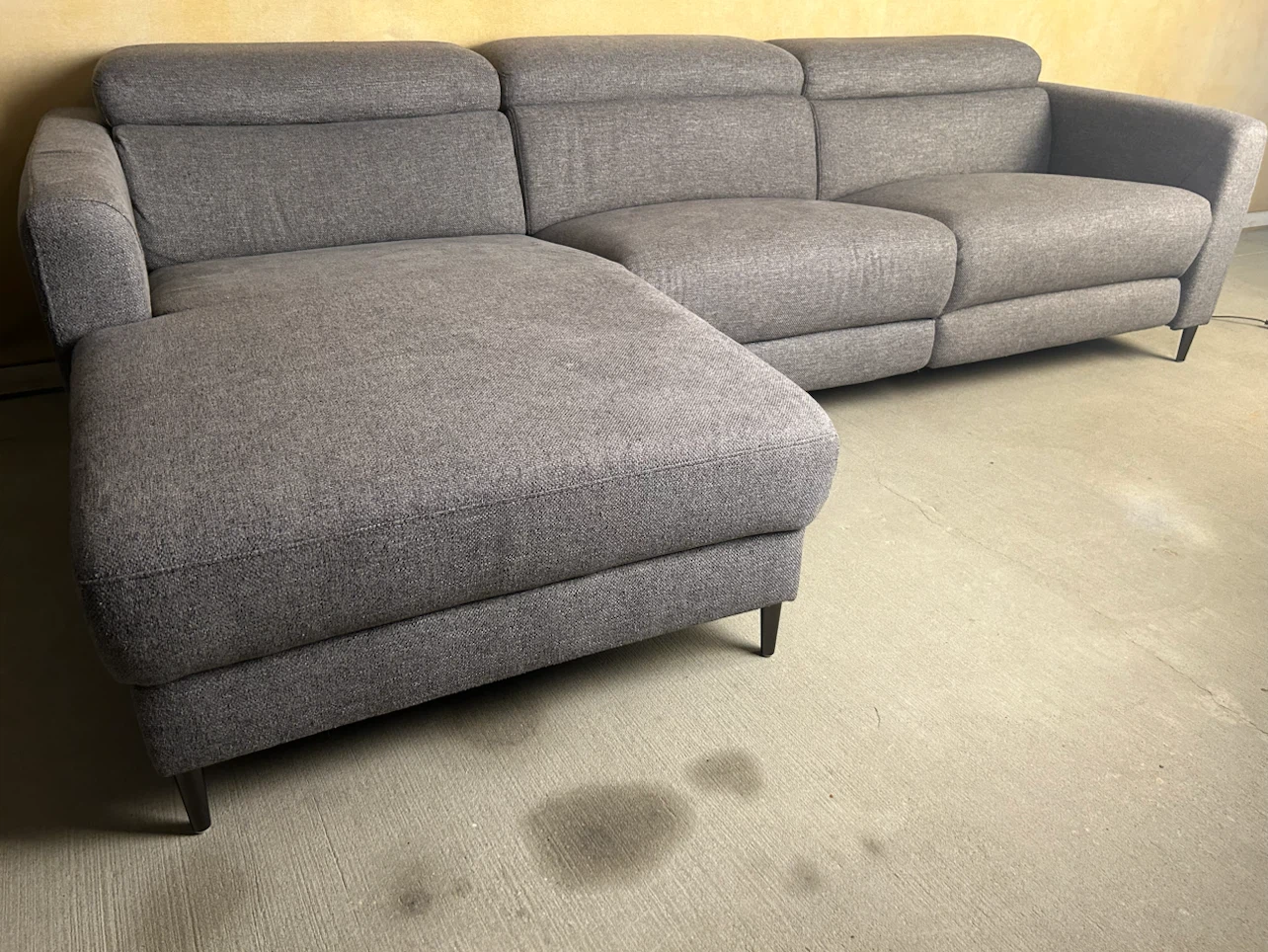 DELIVERY AVAILABLE! GREY FABRIC RECLINER SECTIONAL FOR $500!