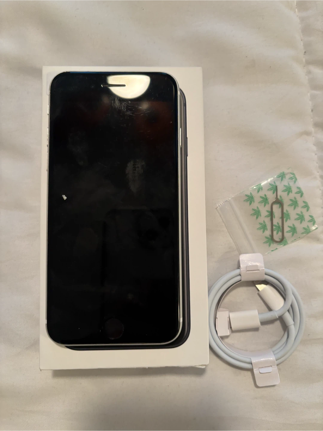 Apple iPhone SE 128GB (White)