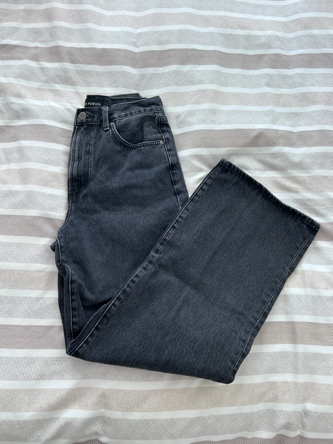 Aritzia Denim Forum The Farrah Hi-Rise Wide Jean size 27