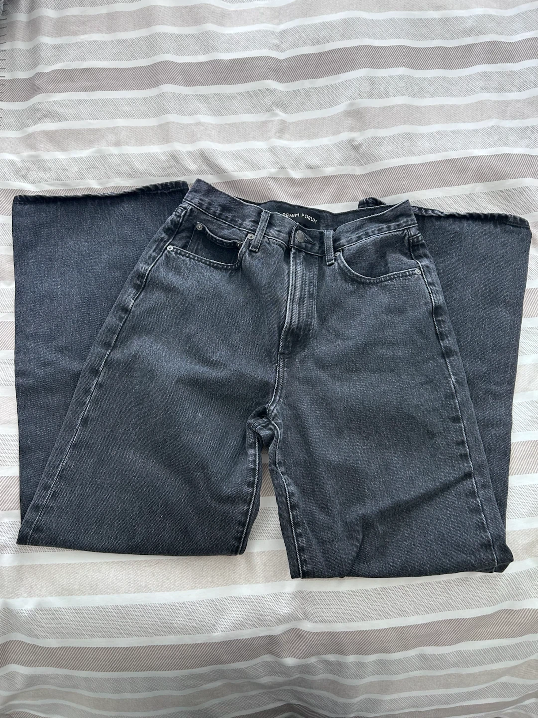 Aritzia Denim Forum The Farrah Hi-Rise Wide Jean size 27 - photo 2