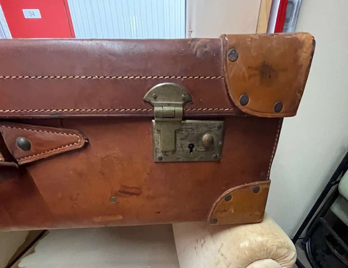 Vintage Leather Suitcase - photo 3