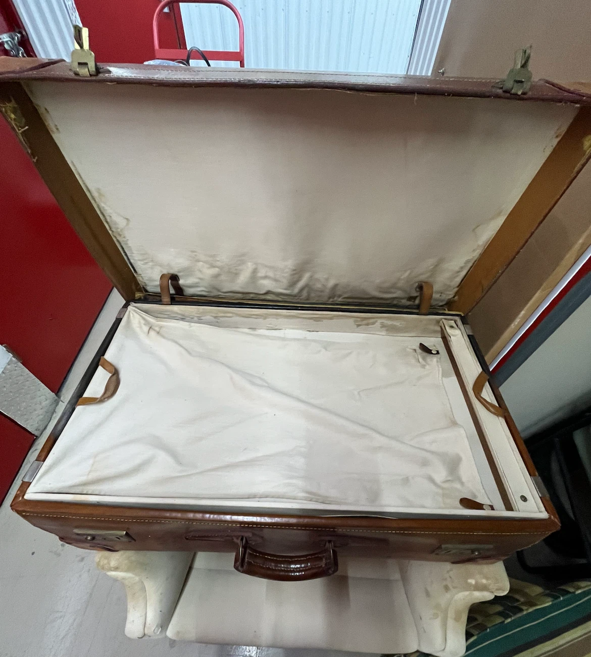 Vintage Leather Suitcase - photo 4