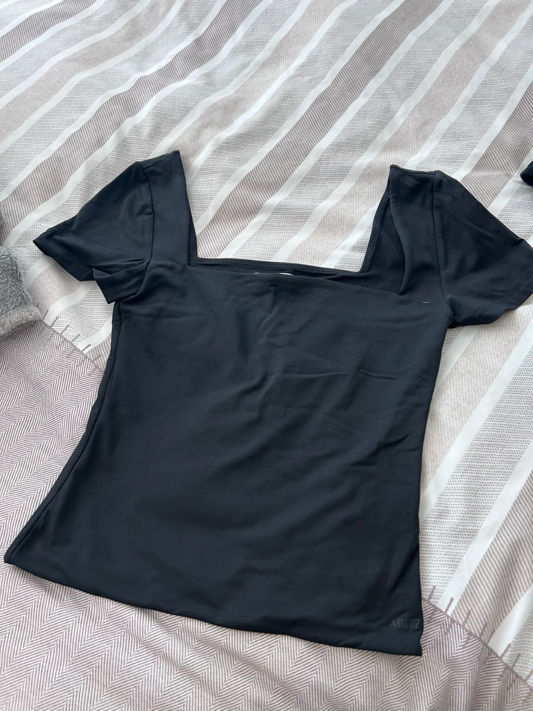 Aritzia Original Contour Squareneck   Shortsleeve Size M
