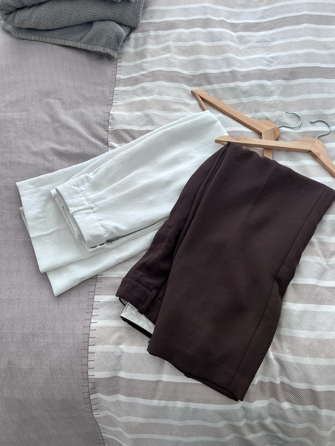Aritzia Effortless Pants Crepette size 6 regular length