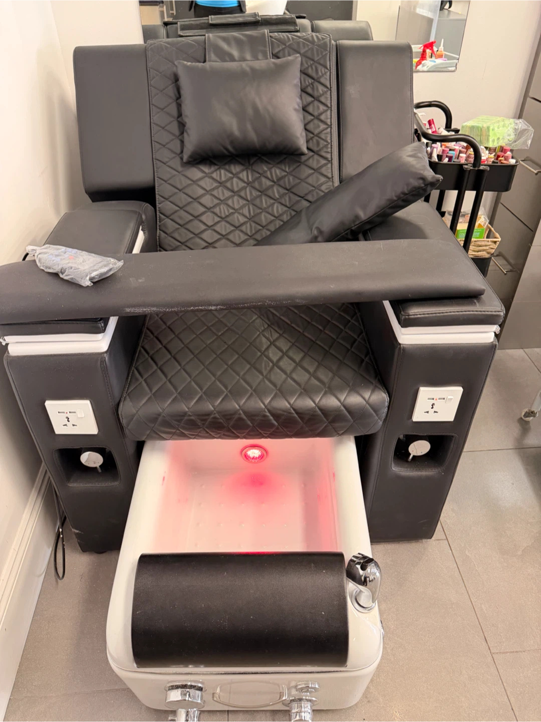 Black Leather Pedicure Chair with Foot Bath