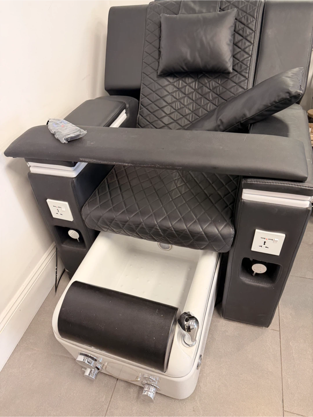 Black Leather Pedicure Chair with Foot Bath - photo 3