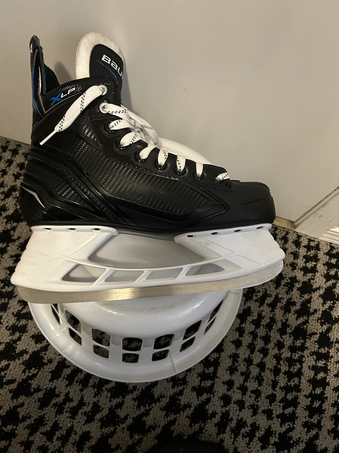 New!! Bauer Men’s size 9 skates