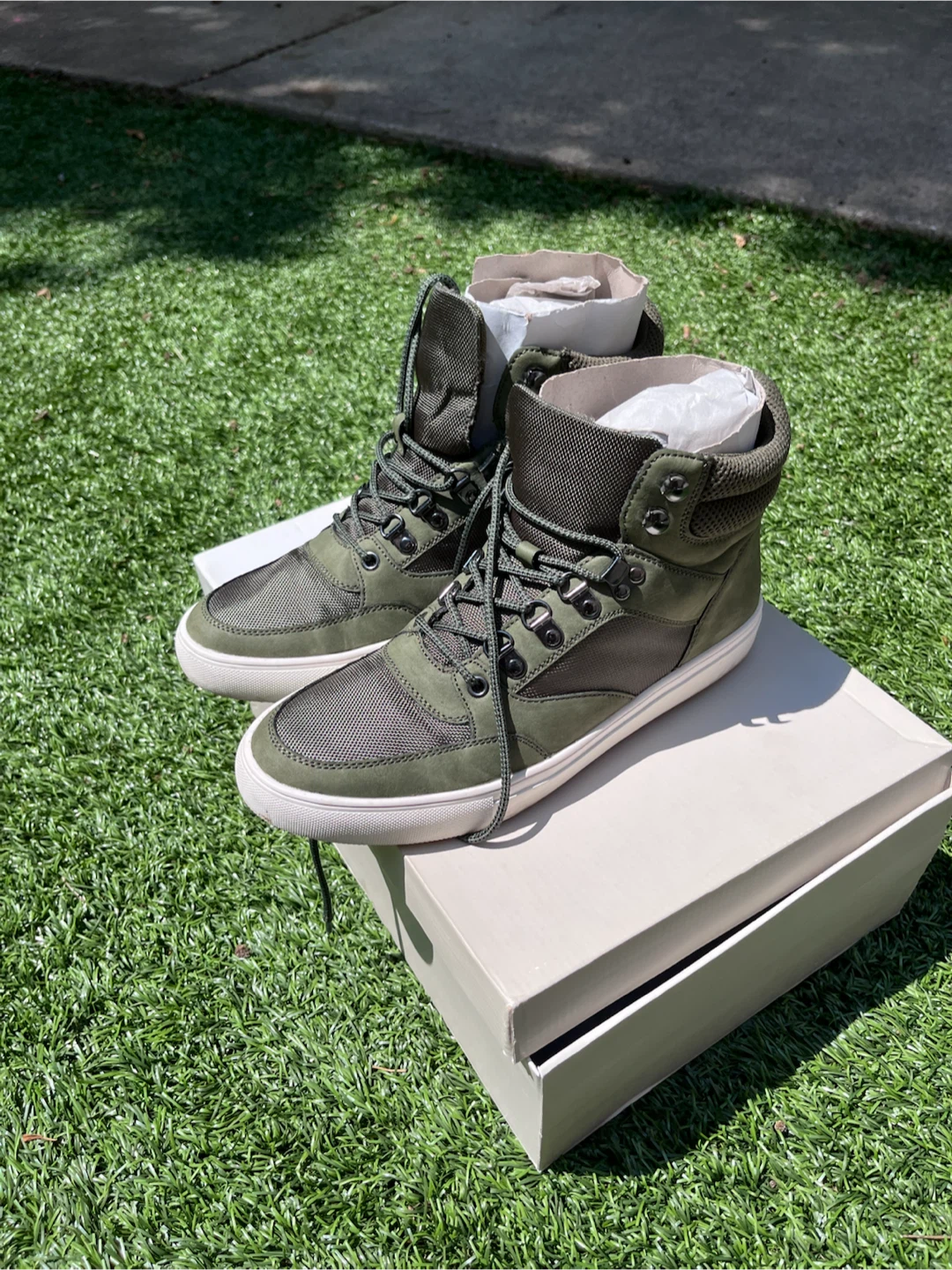 Men's Olive Green High-Top Sneakers - size 9