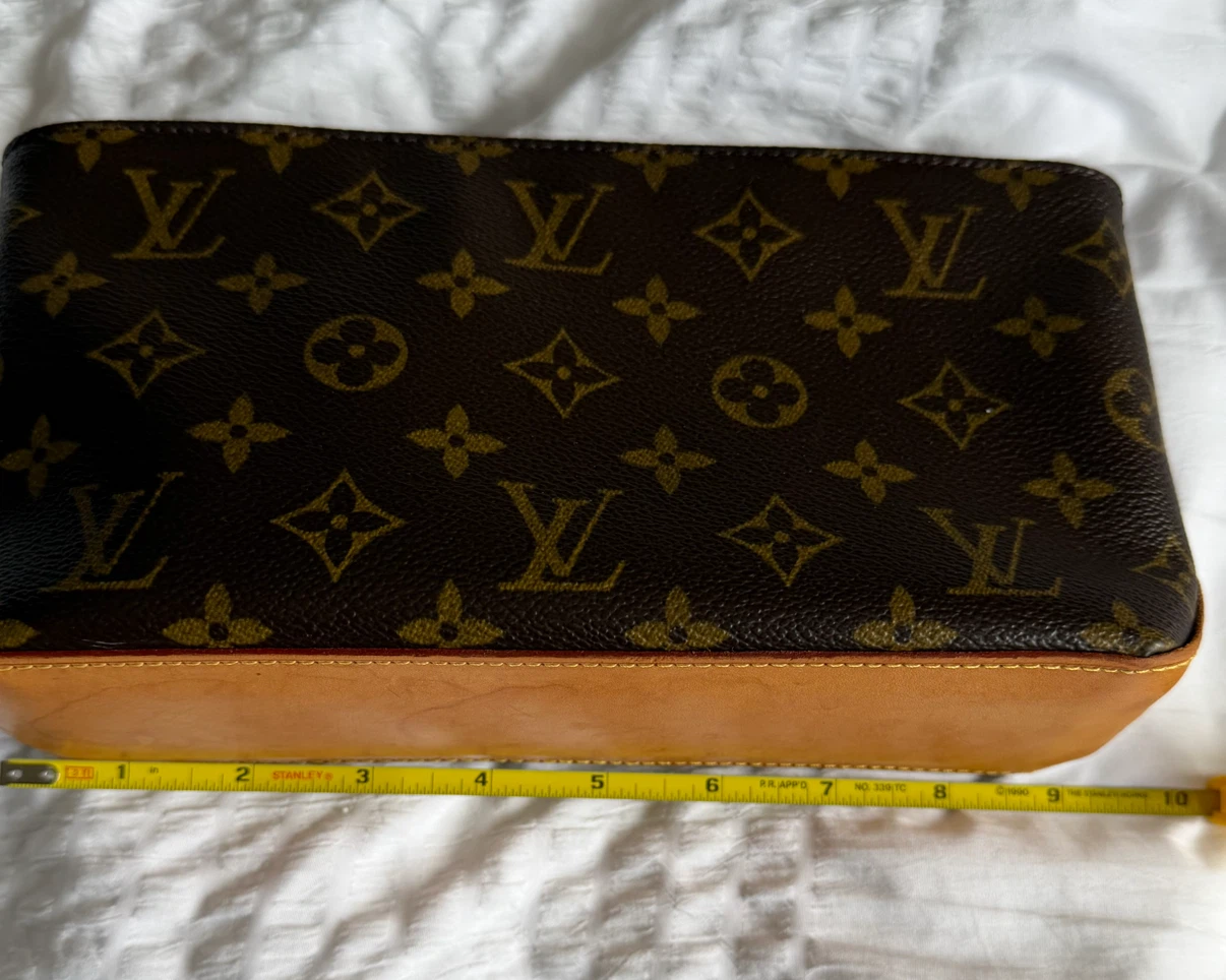 Authentic Louis Vuitton Pouch - photo 2