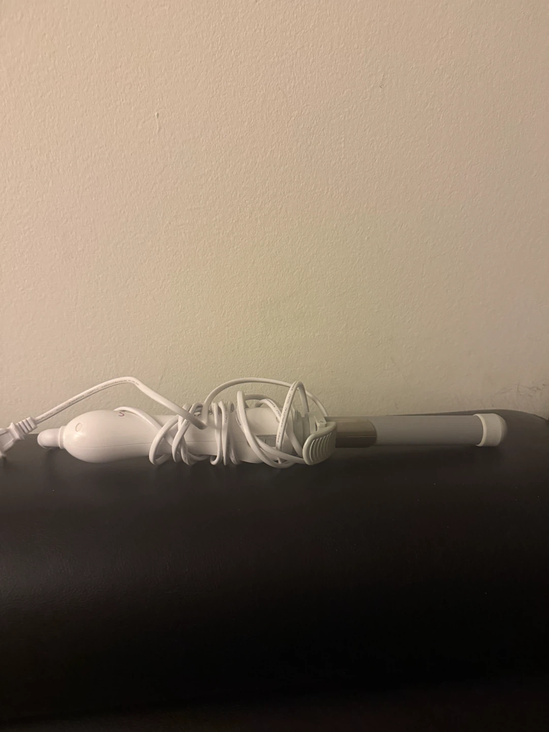 Beachwaver Co. S1  Rotating Curling Iron - White - photo 4