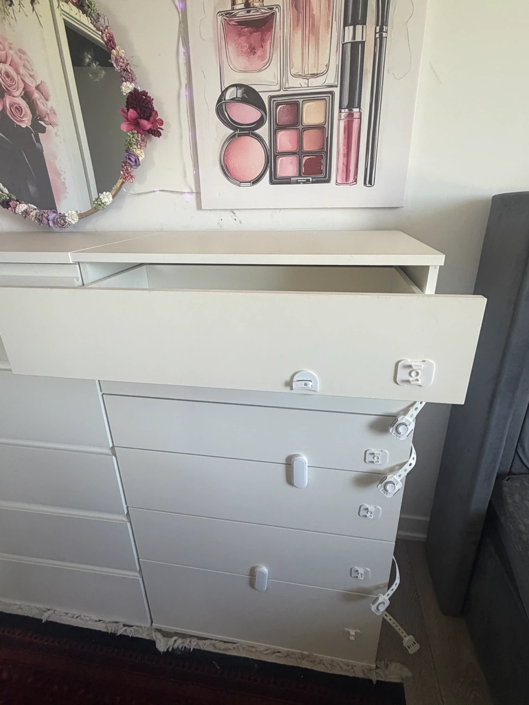 White Dresser with 6 Drawers - photo 2
