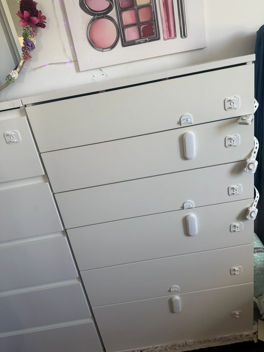 White Dresser with 6 Drawers - photo 4