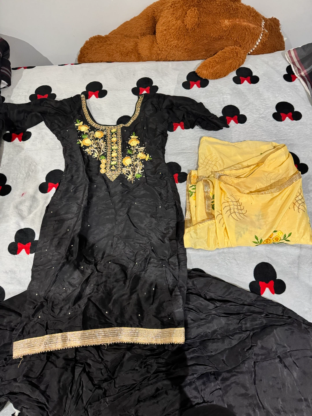 Collection of 10 Women's Shalwar Kameez Sets - photo 3