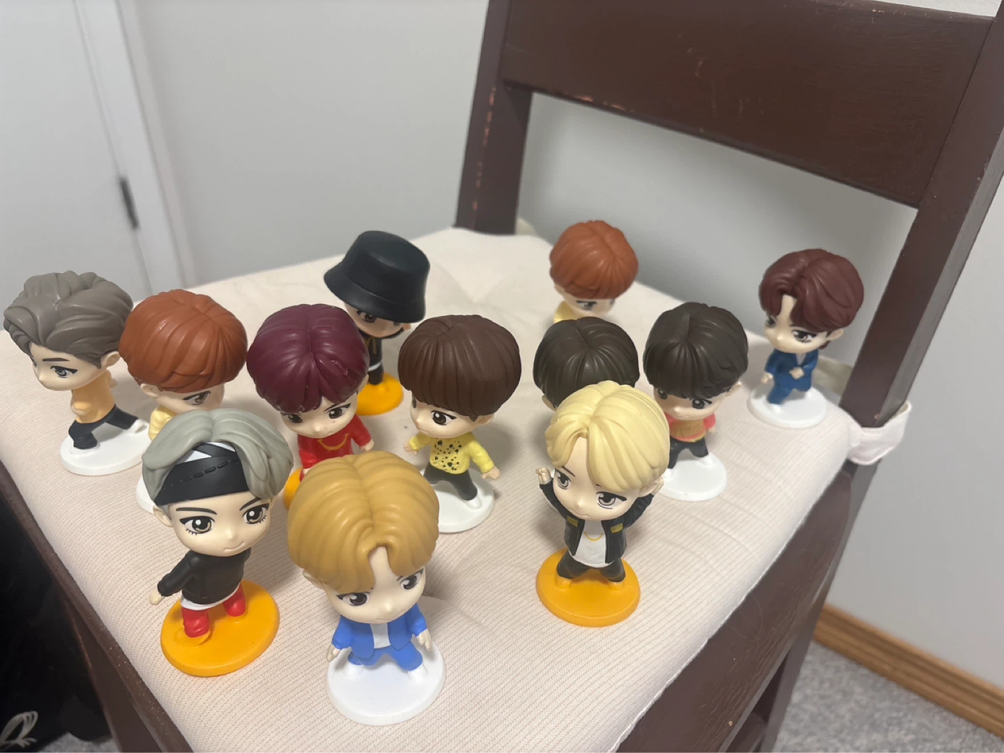 11K-Pop Mini Figurines Collection