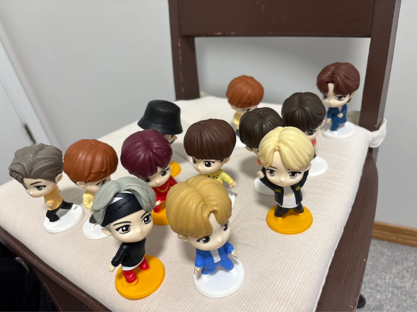 11K-Pop Mini Figurines Collection - photo 2