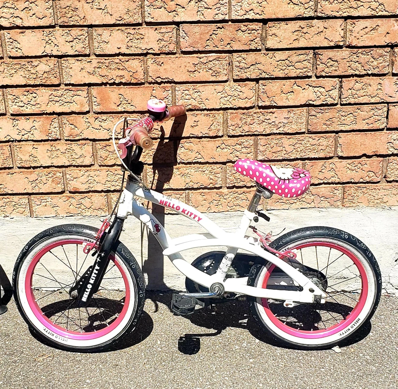 Hello Kitty Kids Bicycle - White & Pink