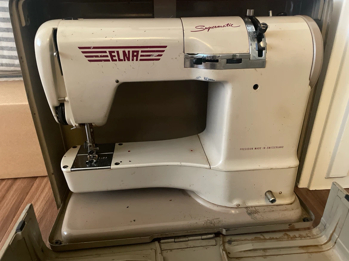 Elna Supermatic Sewing Machine - photo 2