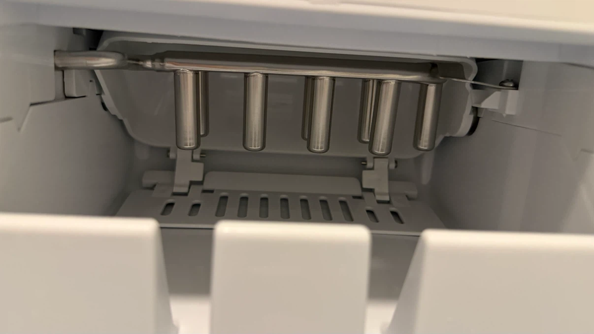 Frigidaire Ice Maker Machine - photo 5