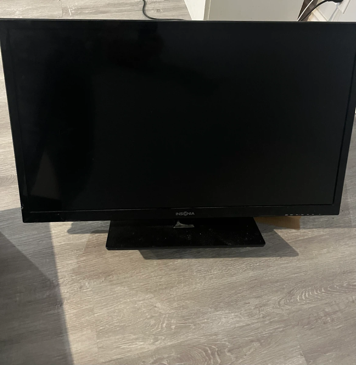 Insignia LED TV 32”