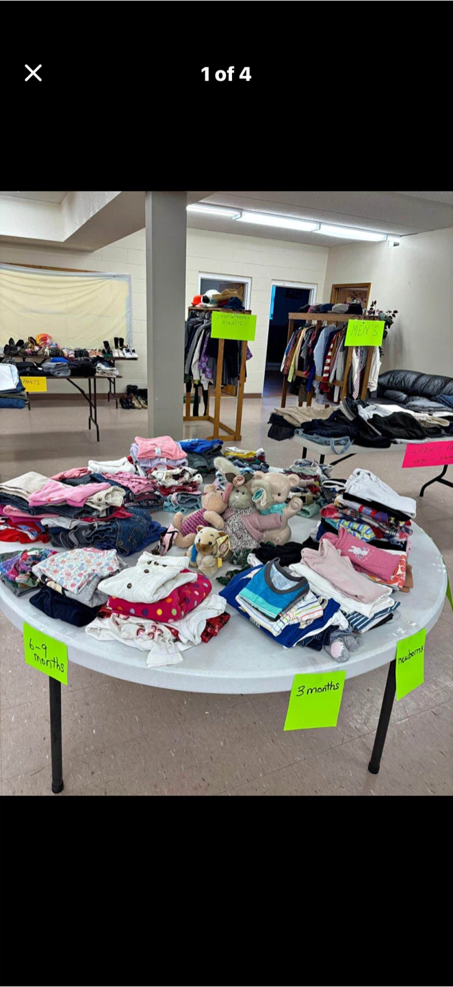Assorted Jeans and Clothing Bundle 500 pieces only $50 - photo 3