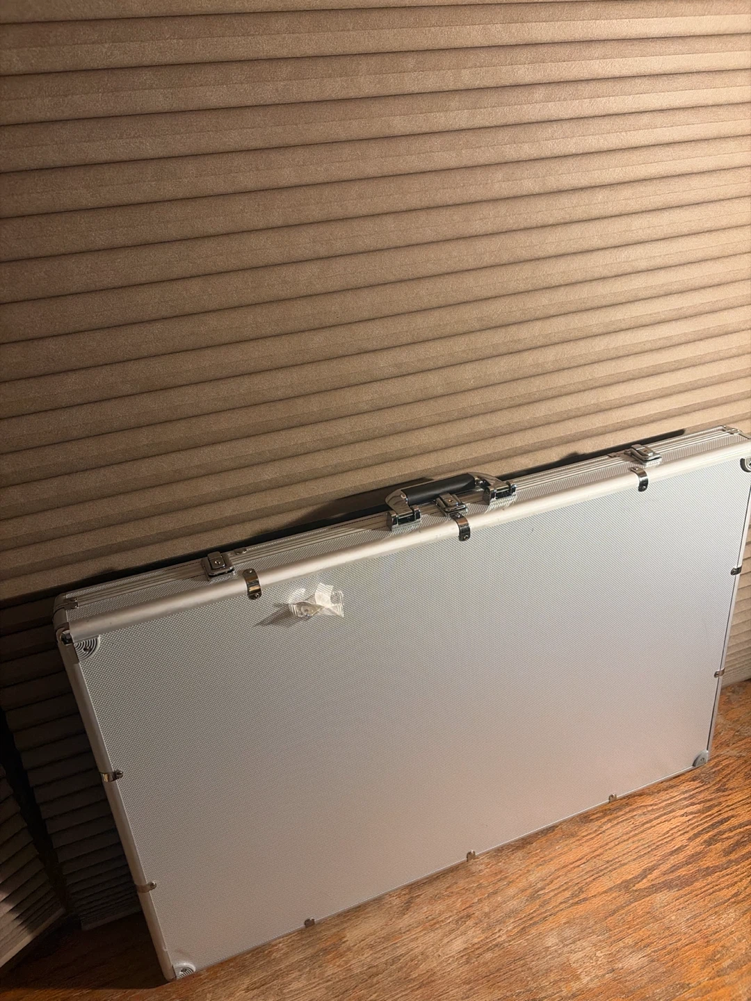 Silver Aluminum Hard Case 34”x22.5” with key & spare - photo 2