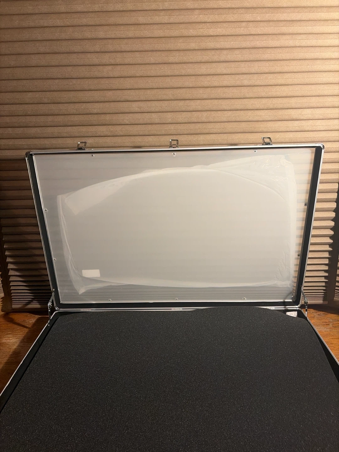 Silver Aluminum Hard Case 34”x22.5” with key & spare - photo 5